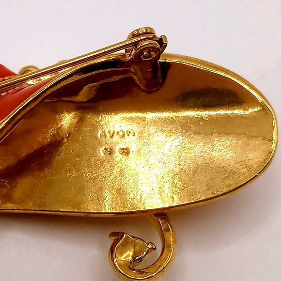 Vintage Avon Brooch Gold Tone Red Enamel Hat Rhinestone Flower Accents Lapel Pin - Picture 10 of 12